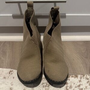 CHARLESTON SHOE CO. Tan Herringbone Chelsea Ankle Boots